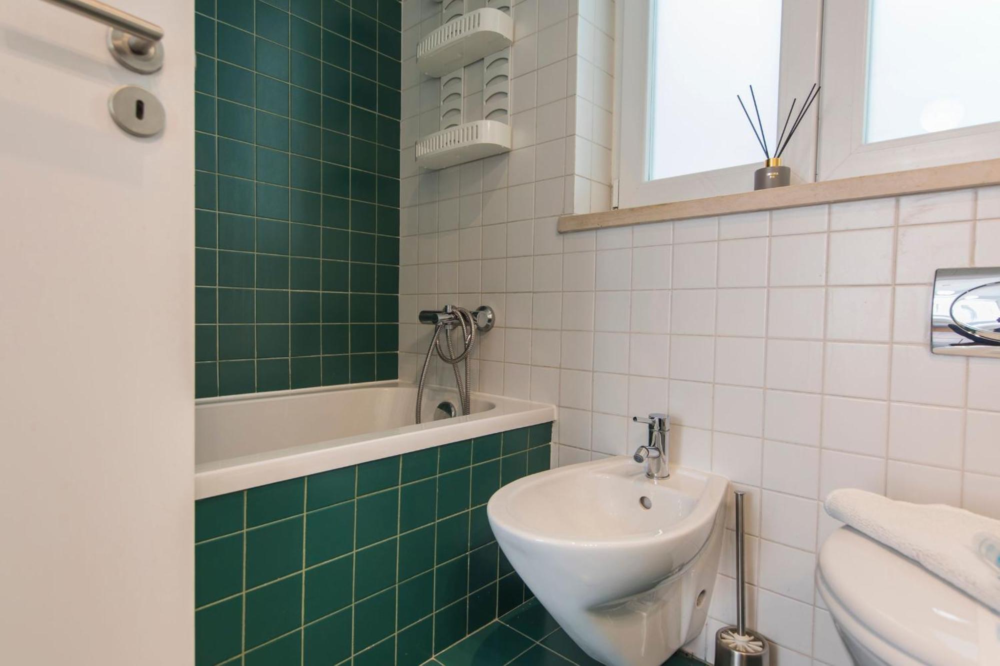 Sunny 3Bdr Apartment In Graca By Lovelystay Lissabon Buitenkant foto