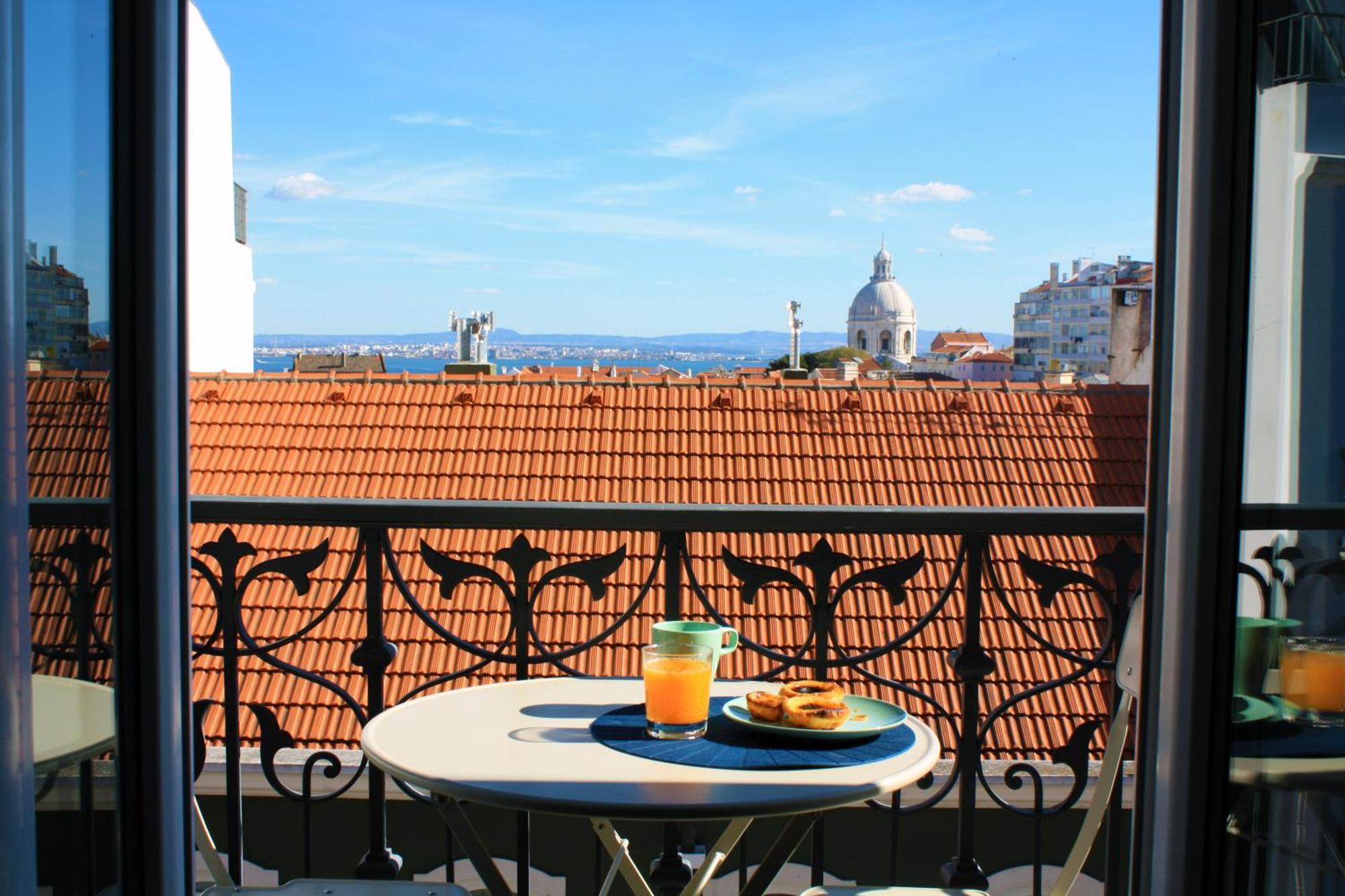 Sunny 3Bdr Apartment In Graca By Lovelystay Lissabon Buitenkant foto